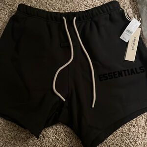 Men’s essential shorts.